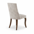 Chaise en velours beige avec pieds en bois